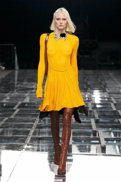 Look 30